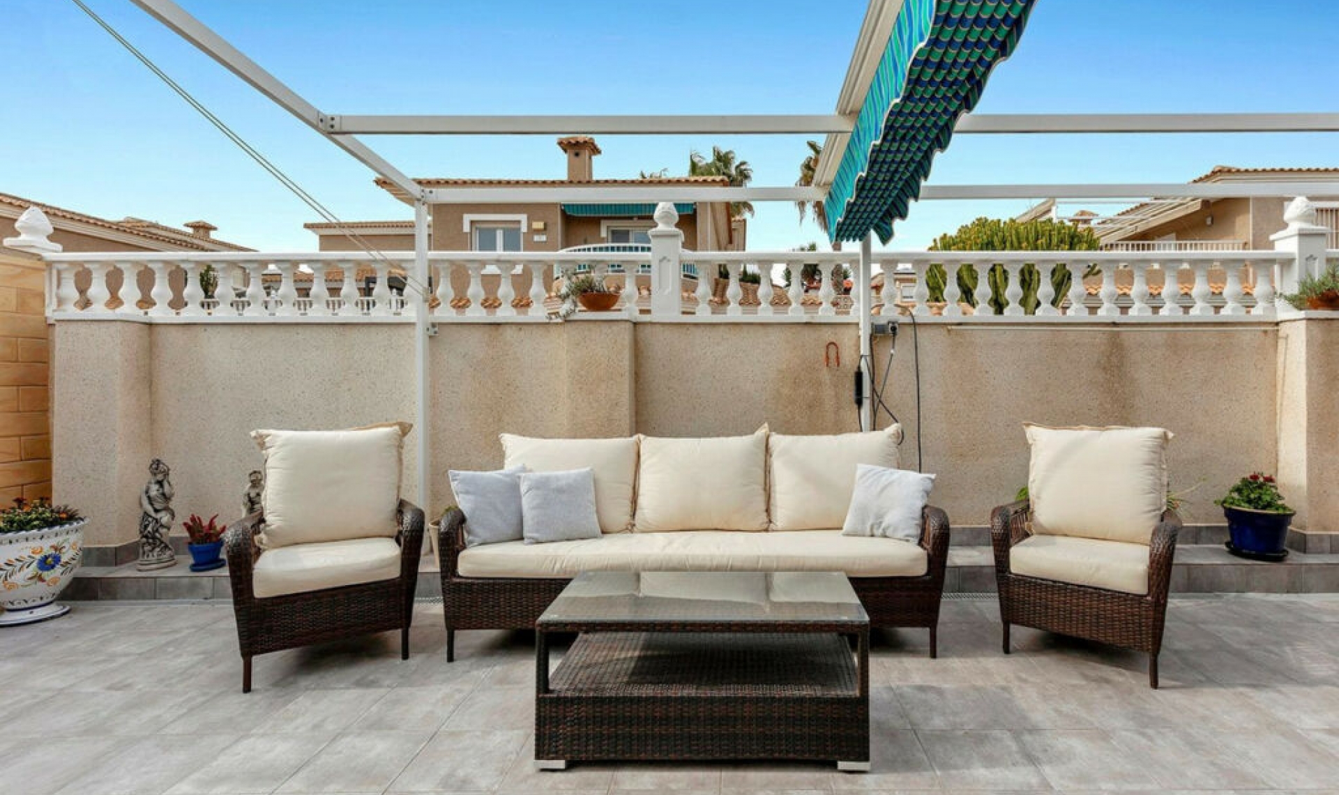 Resale - House -
Torrevieja