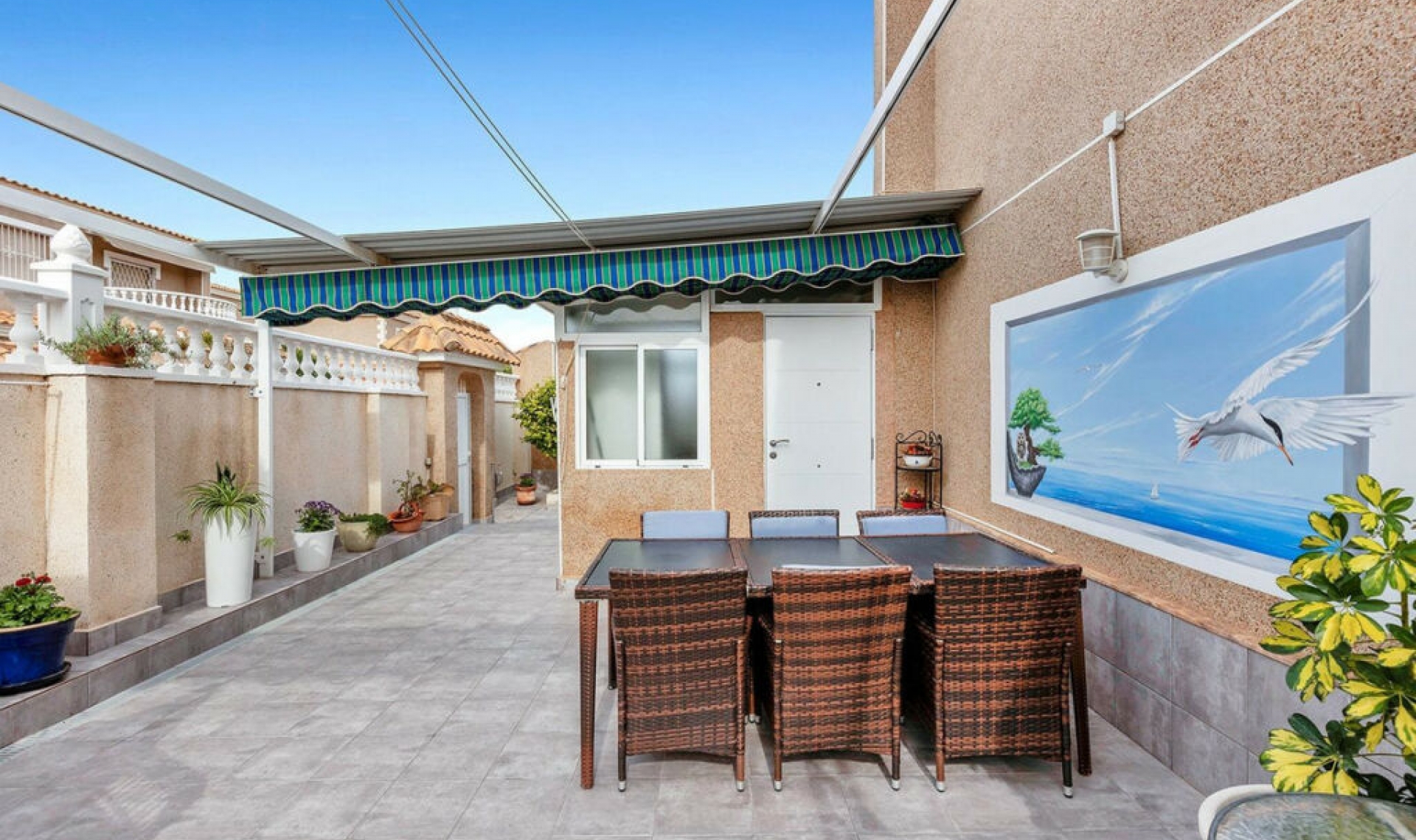 Resale - House -
Torrevieja