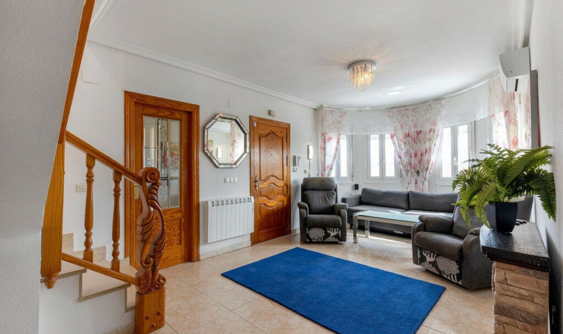 Resale - House -
Torrevieja