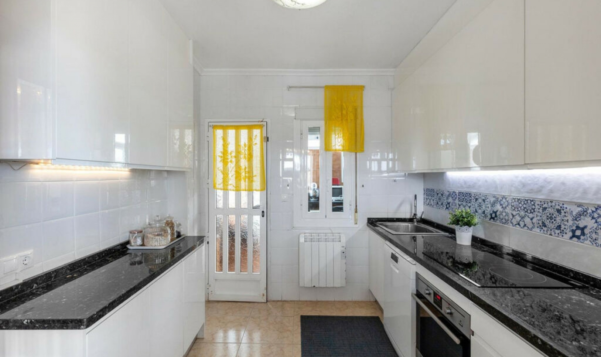 Resale - House -
Torrevieja