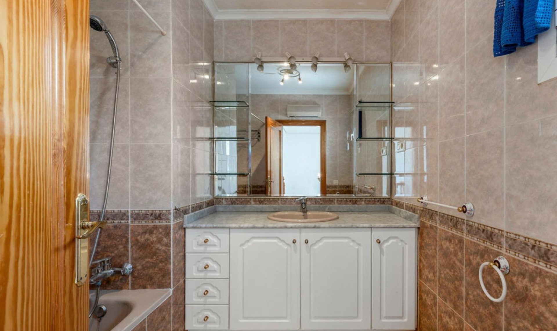 Resale - House -
Torrevieja