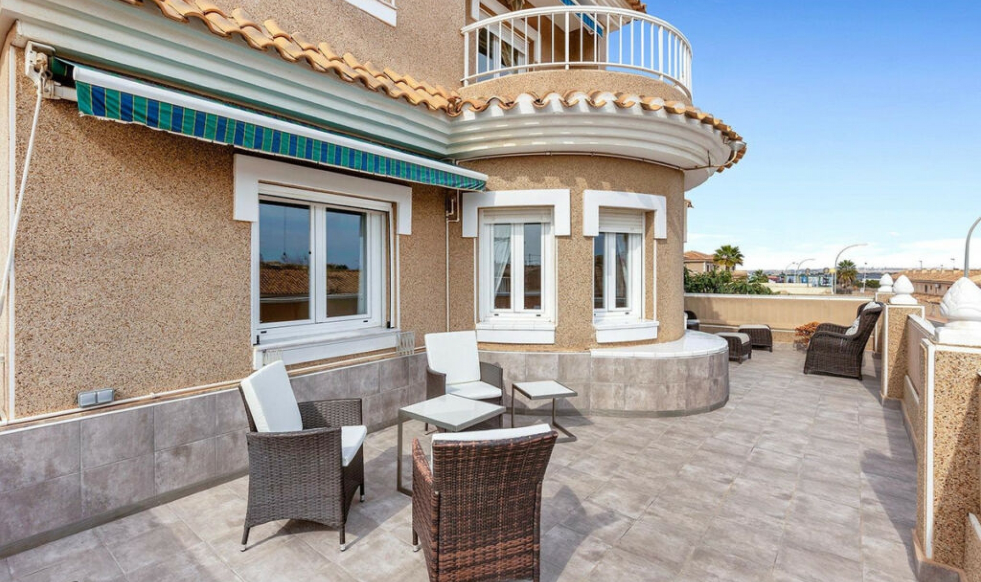 Resale - House -
Torrevieja