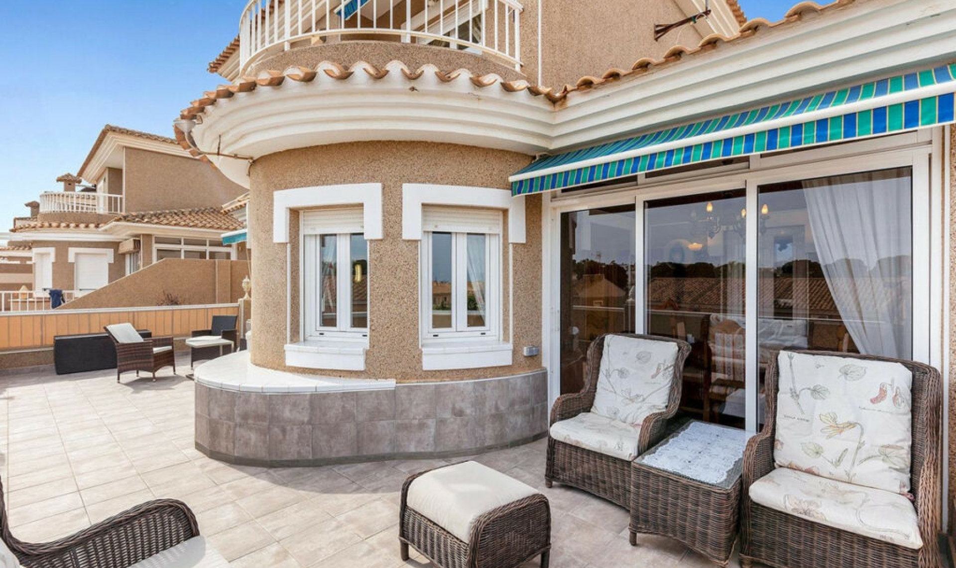 Resale - House -
Torrevieja