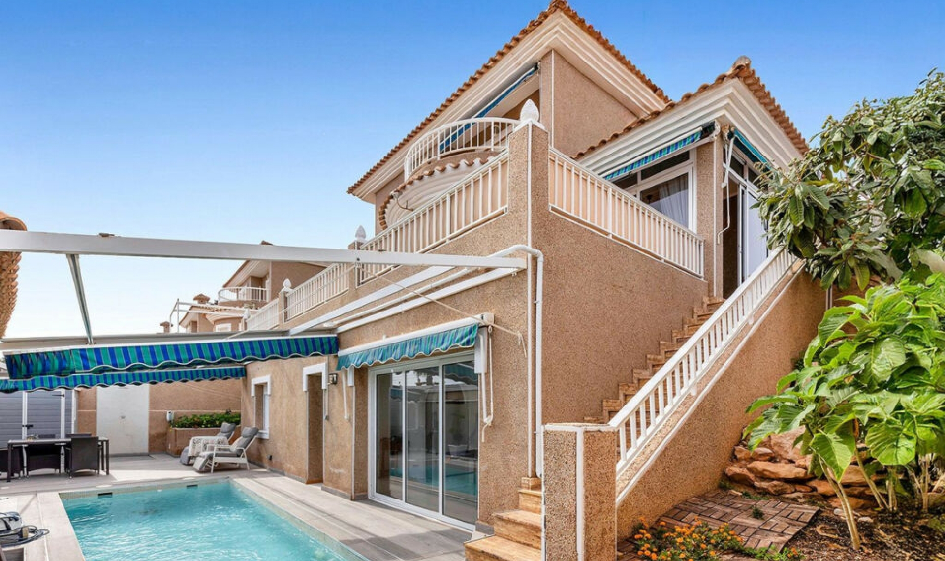 Resale - House -
Torrevieja