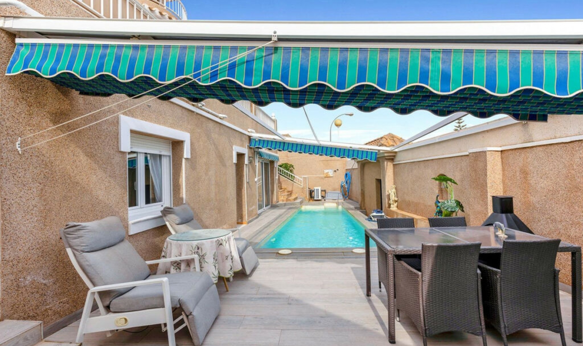 Resale - House -
Torrevieja