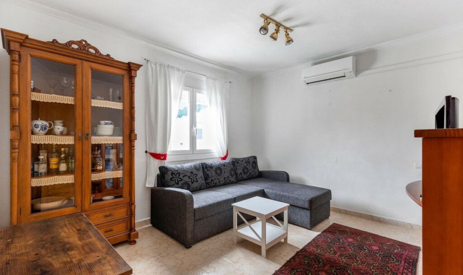 Resale - House -
Torrevieja