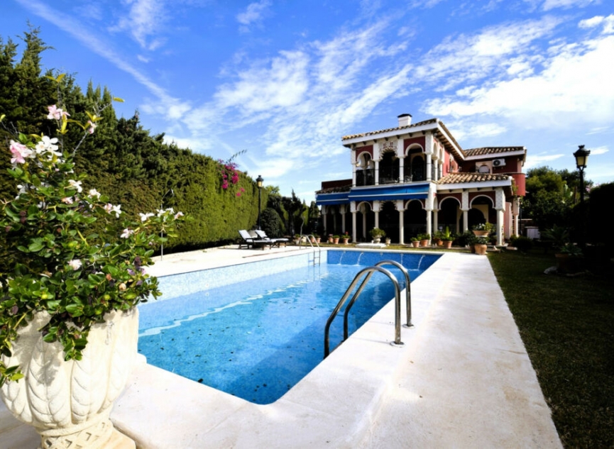 Resale - House -
Torrevieja