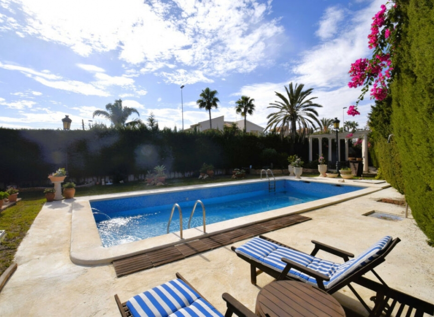 Resale - House -
Torrevieja