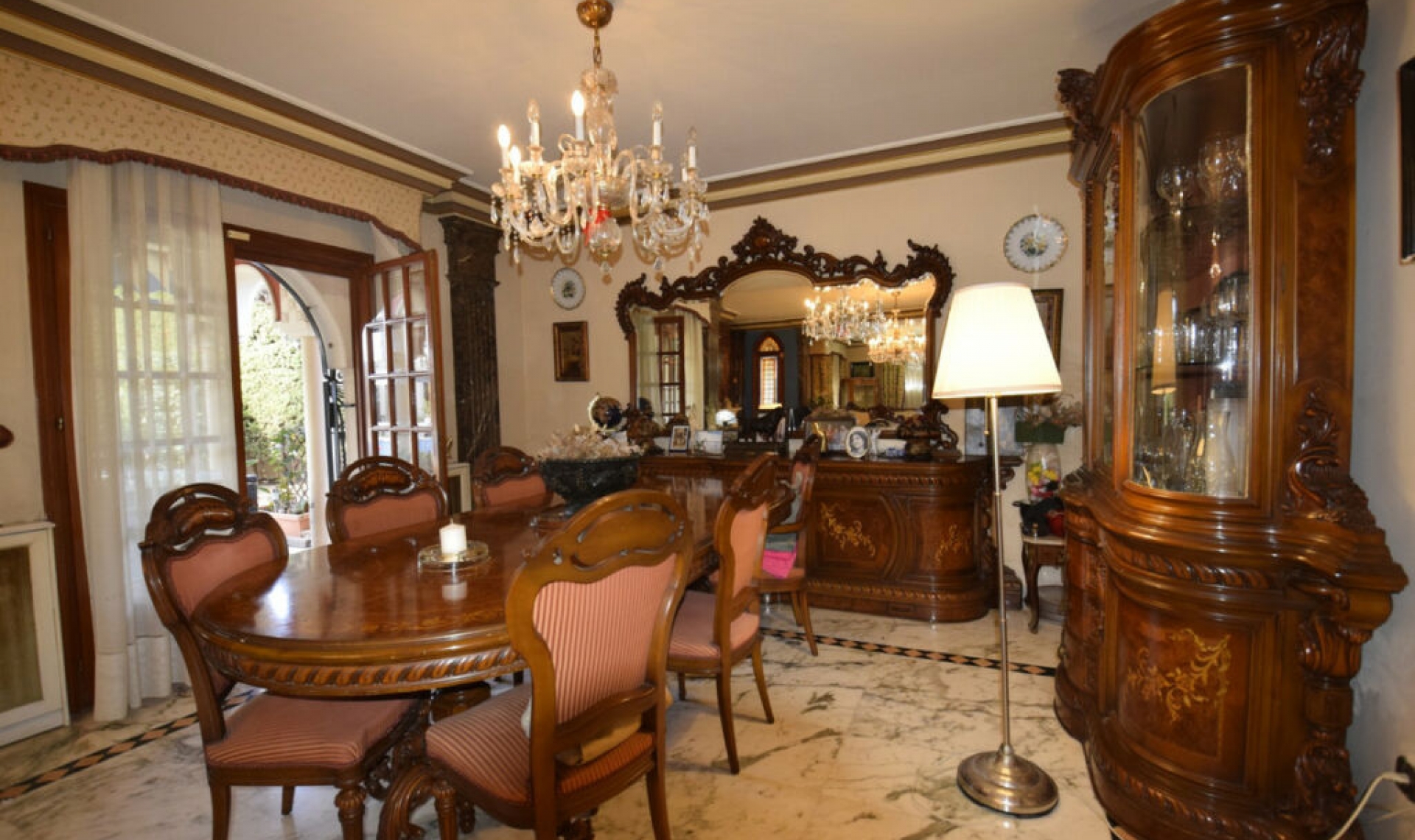 Resale - House -
Torrevieja