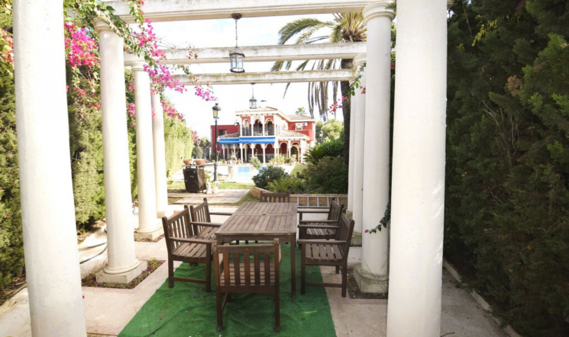 Resale - House -
Torrevieja