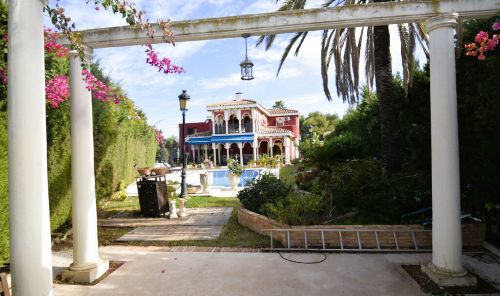 Resale - House -
Torrevieja