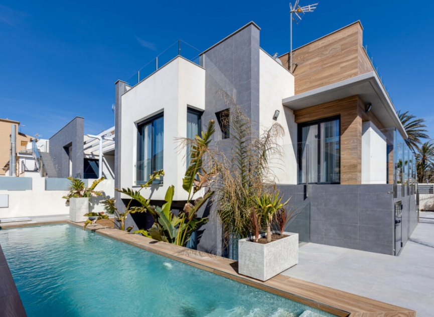 Resale - House -
Torrevieja