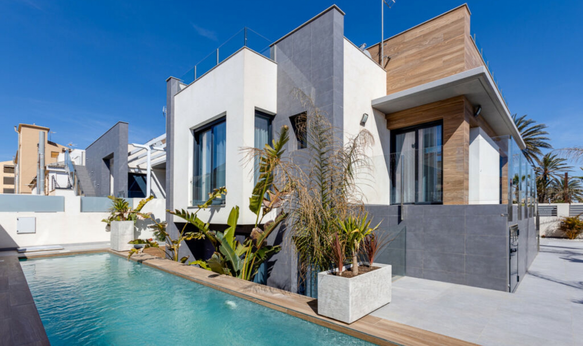 Resale - House -
Torrevieja