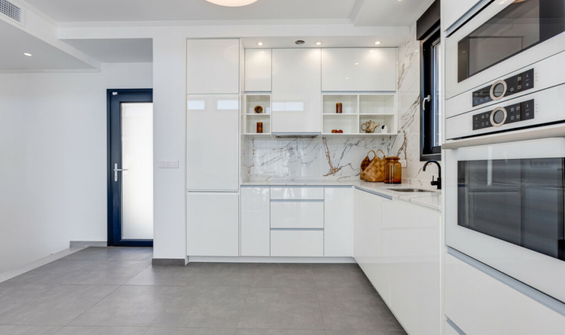 Resale - House -
Torrevieja