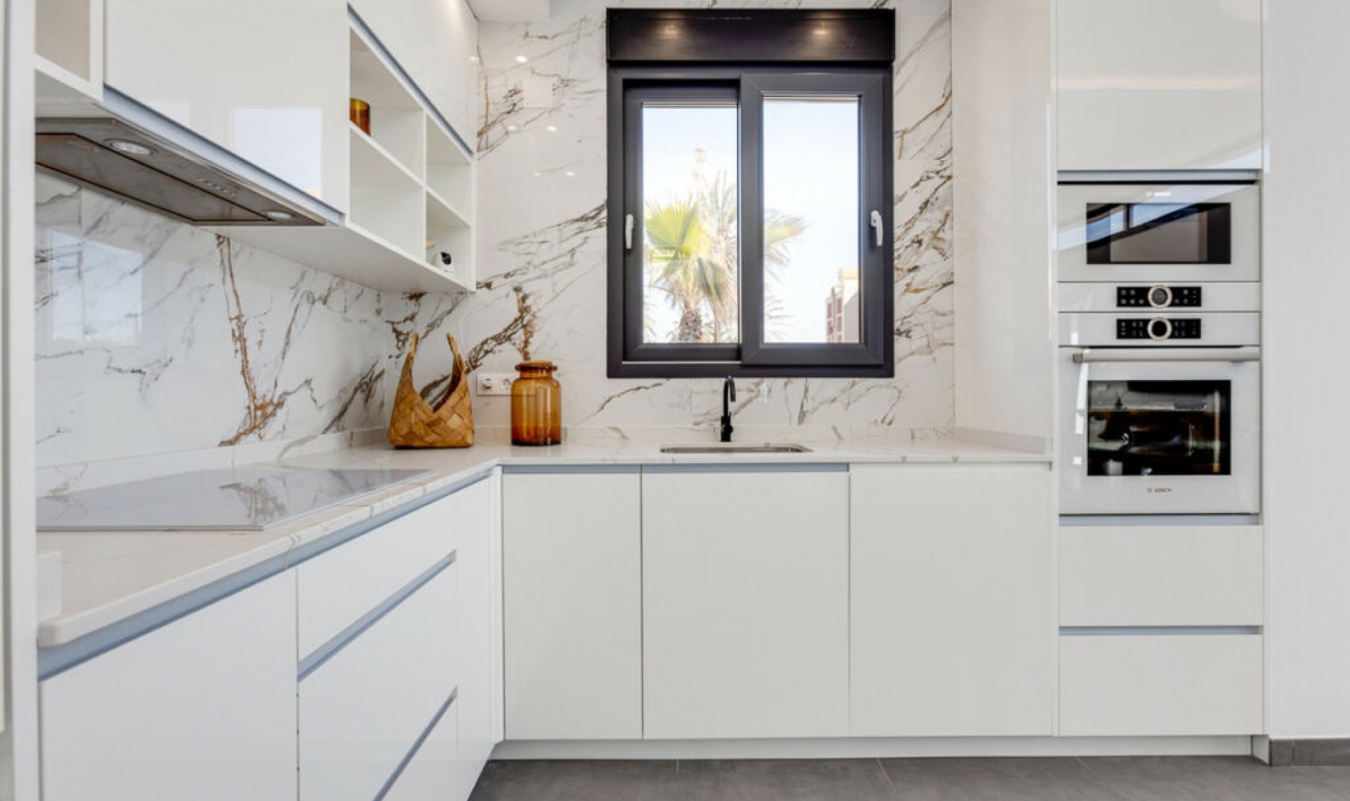 Resale - House -
Torrevieja