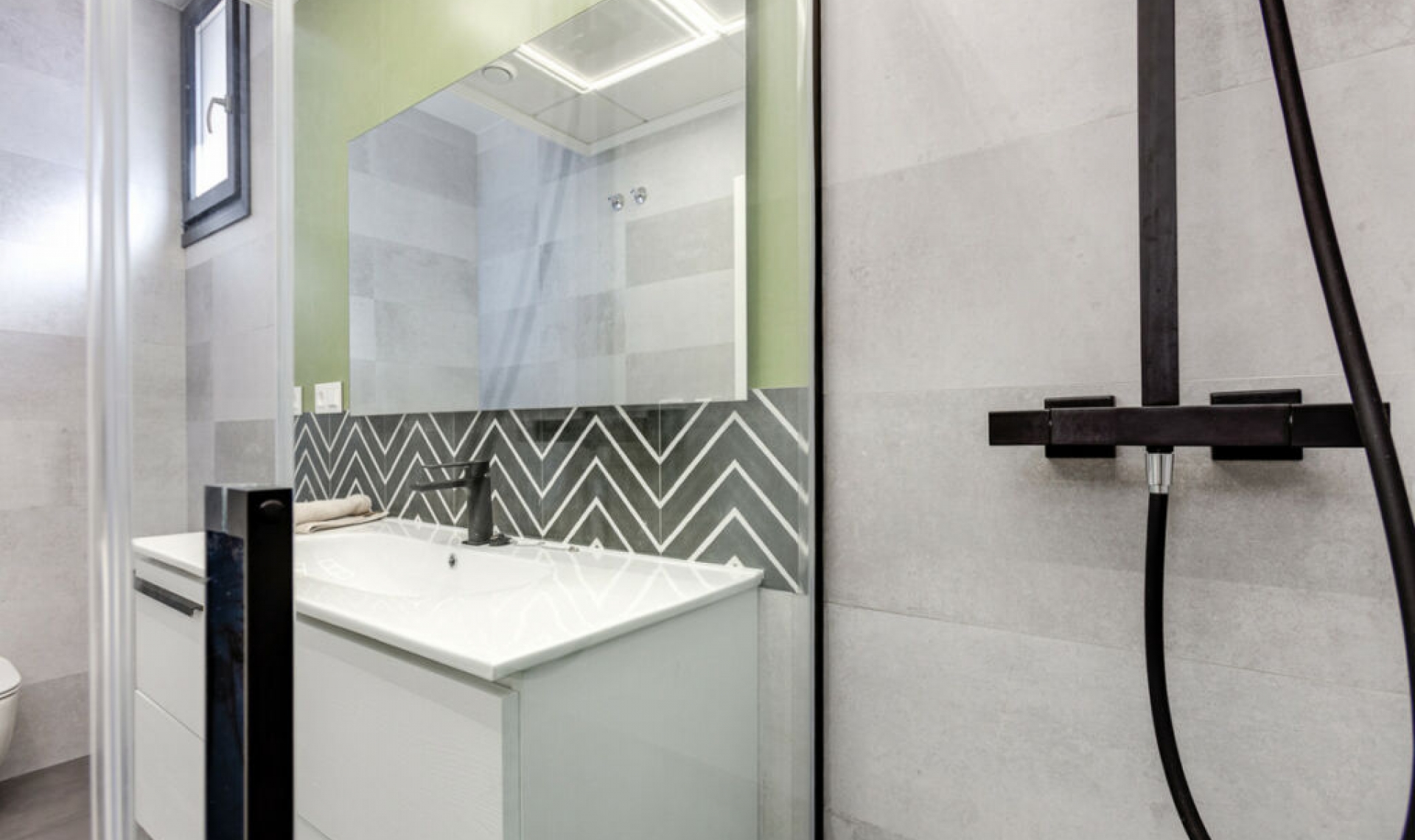 Resale - House -
Torrevieja