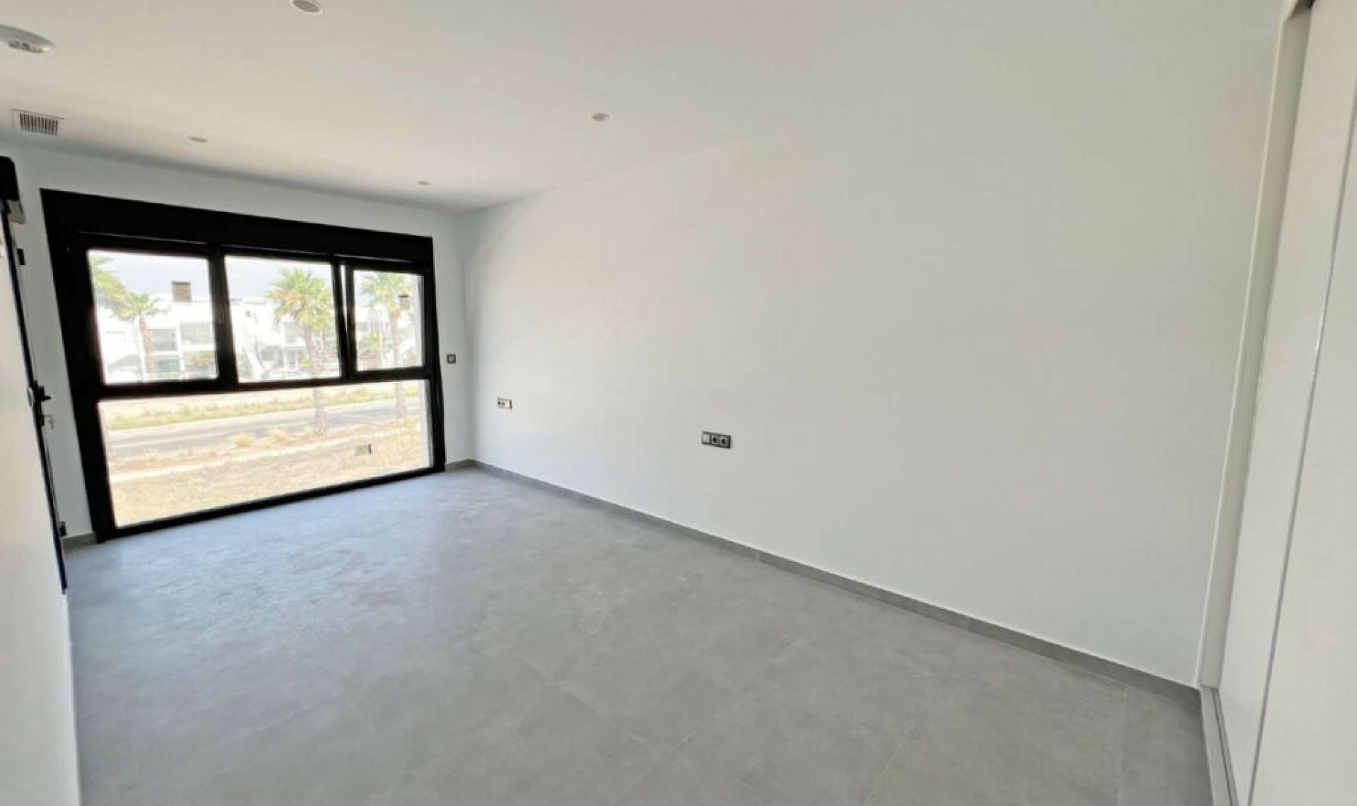 Resale - House -
Torrevieja