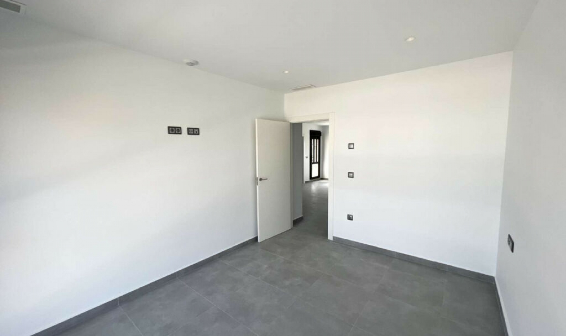 Resale - House -
Torrevieja