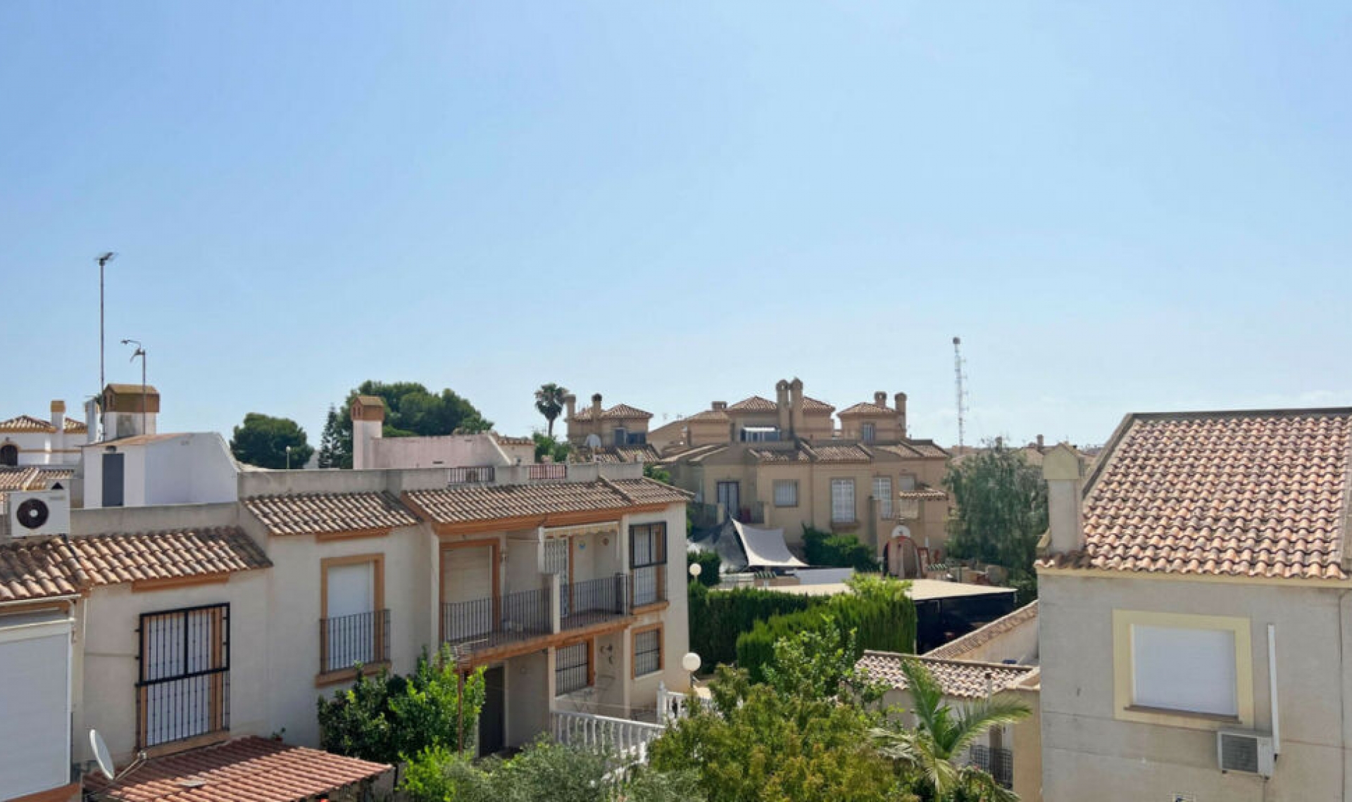 Resale - House -
Torrevieja