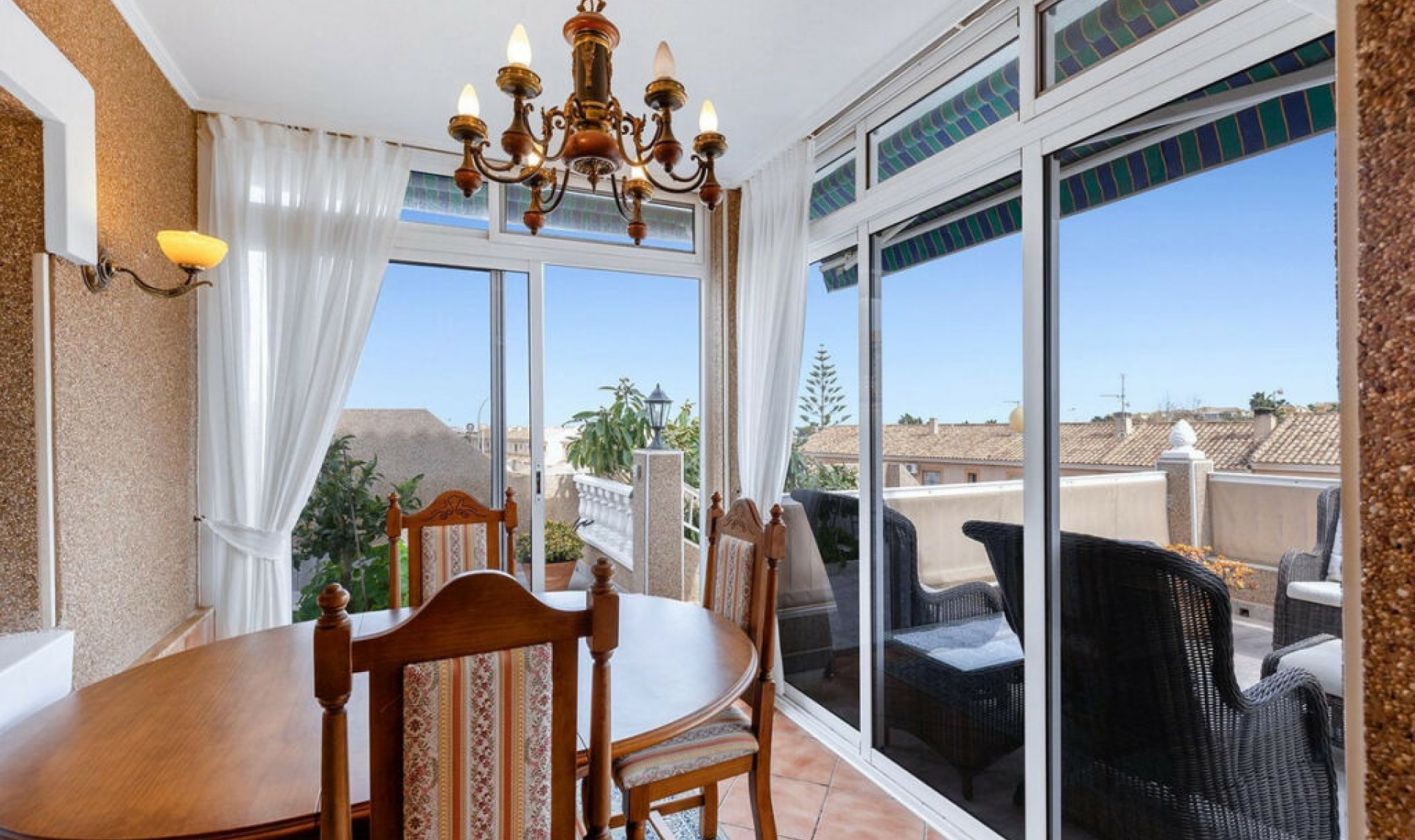 Resale - House -
Torrevieja