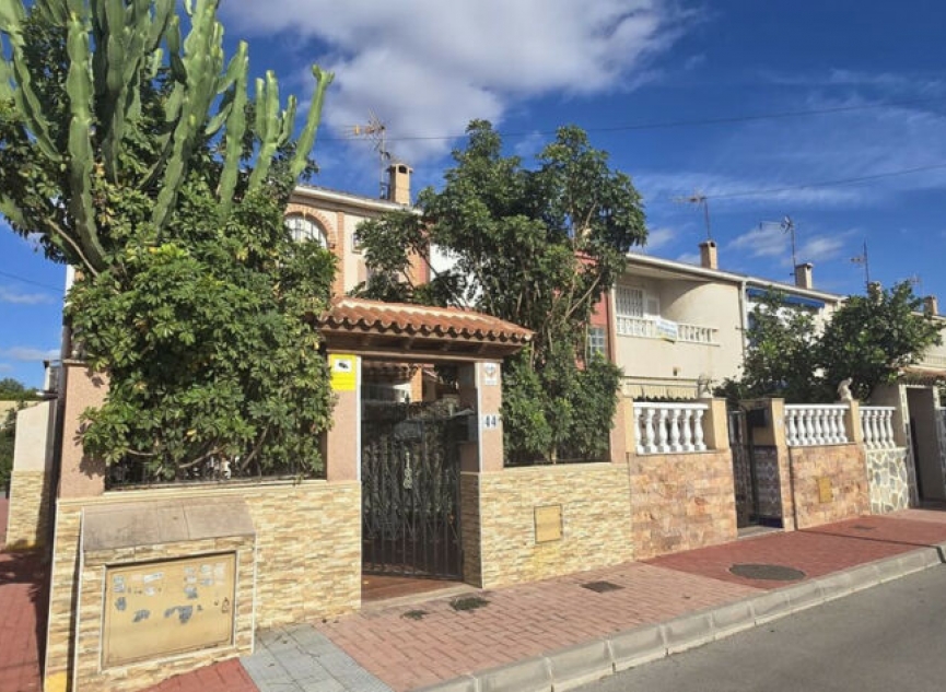 Resale - House -
Torrevieja
