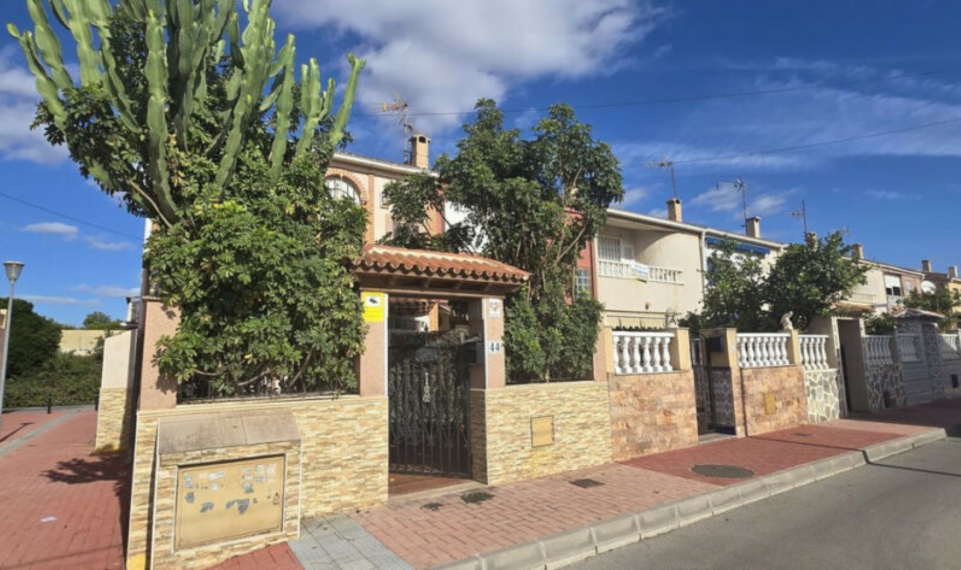 Resale - House -
Torrevieja
