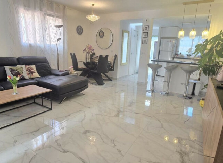 Resale - House -
Torrevieja