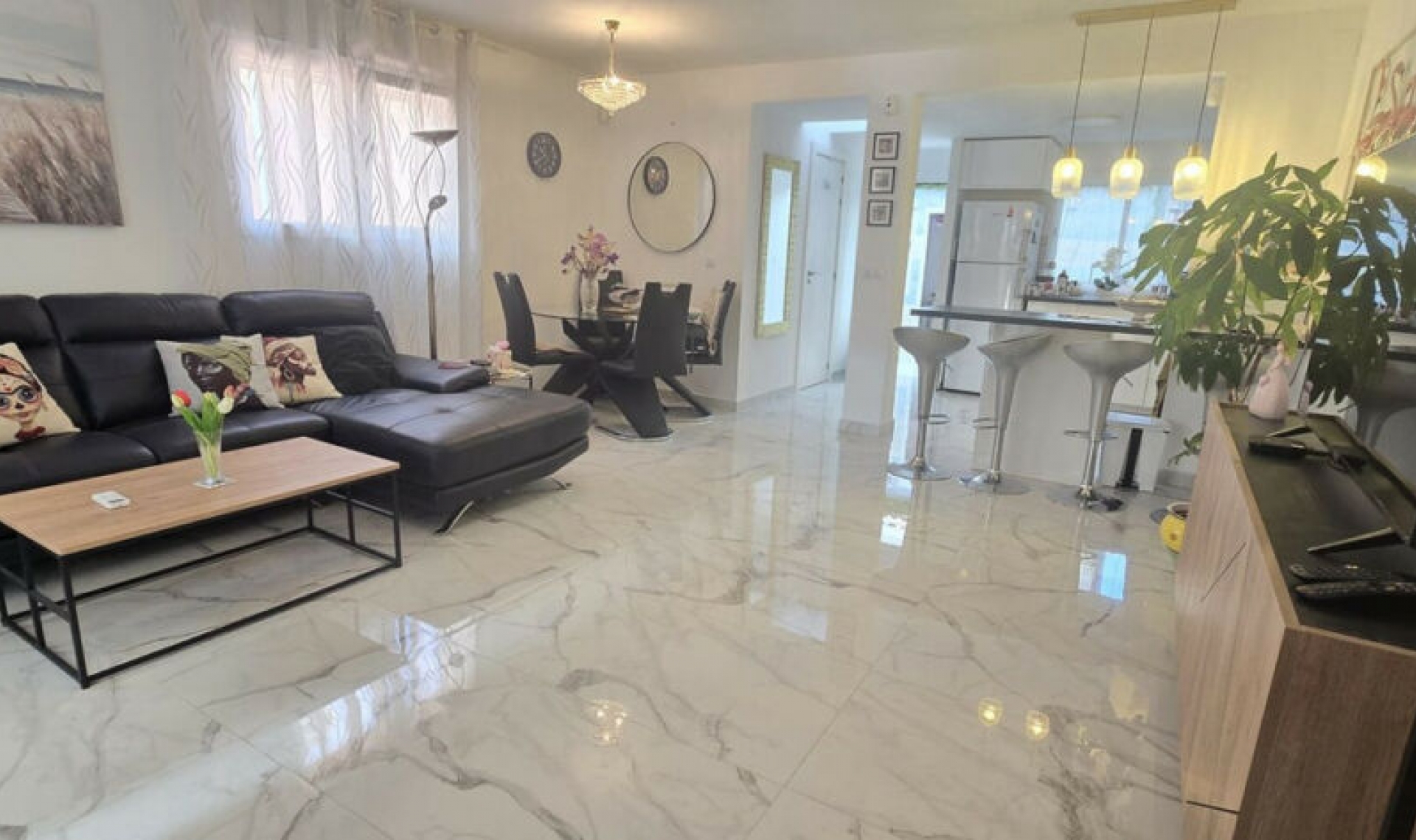 Resale - House -
Torrevieja