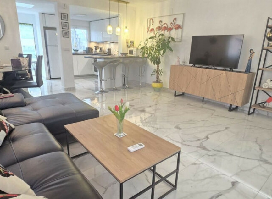 Resale - House -
Torrevieja