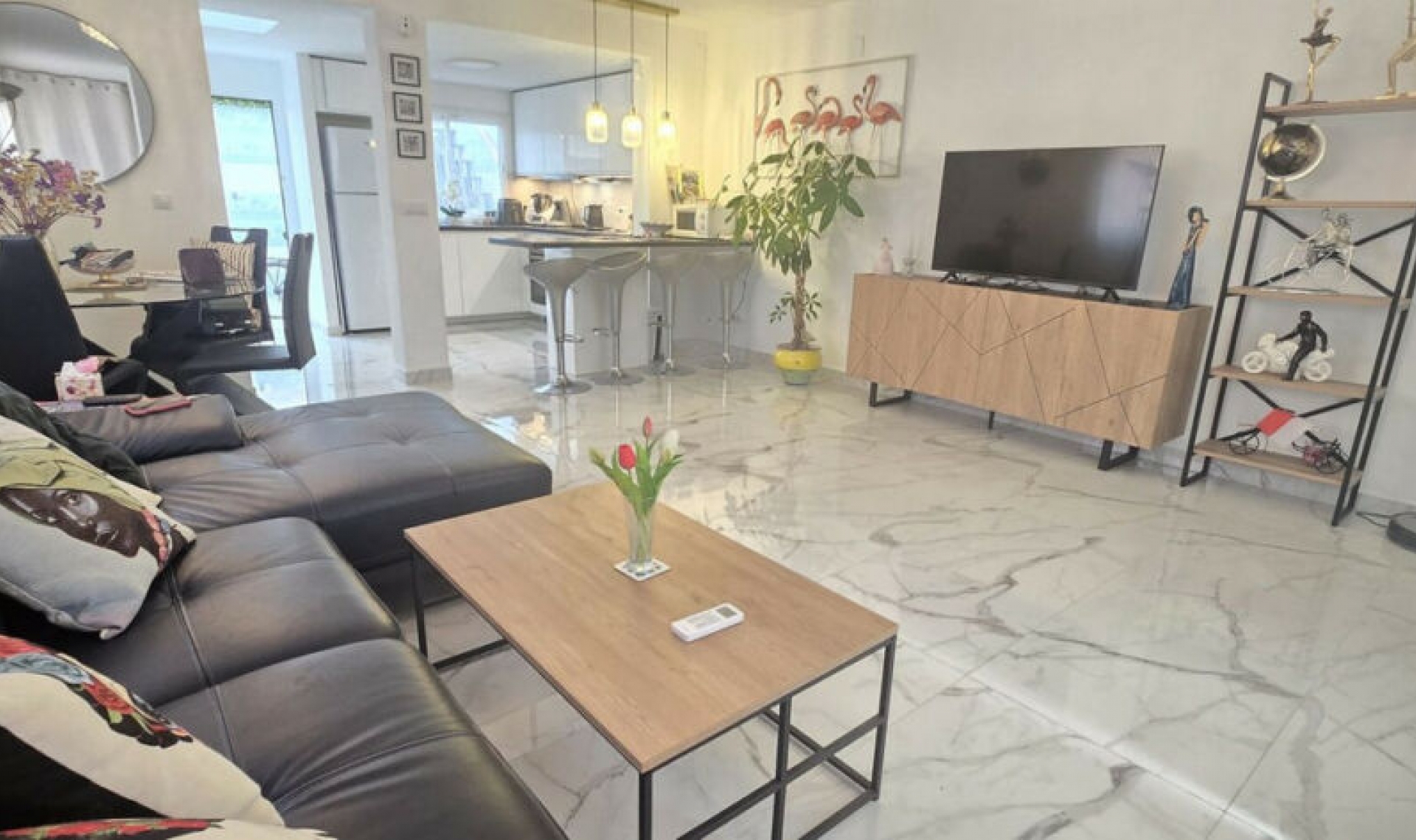 Resale - House -
Torrevieja