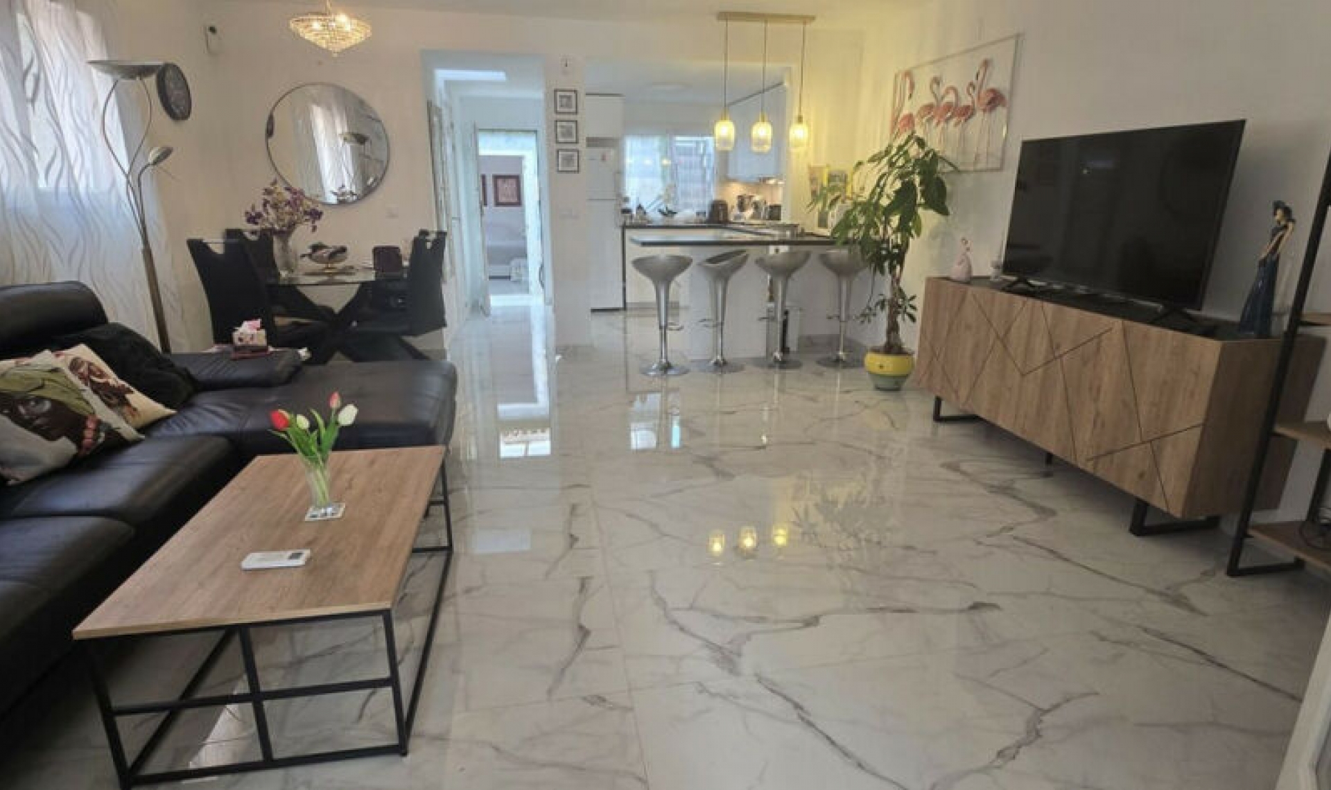 Resale - House -
Torrevieja