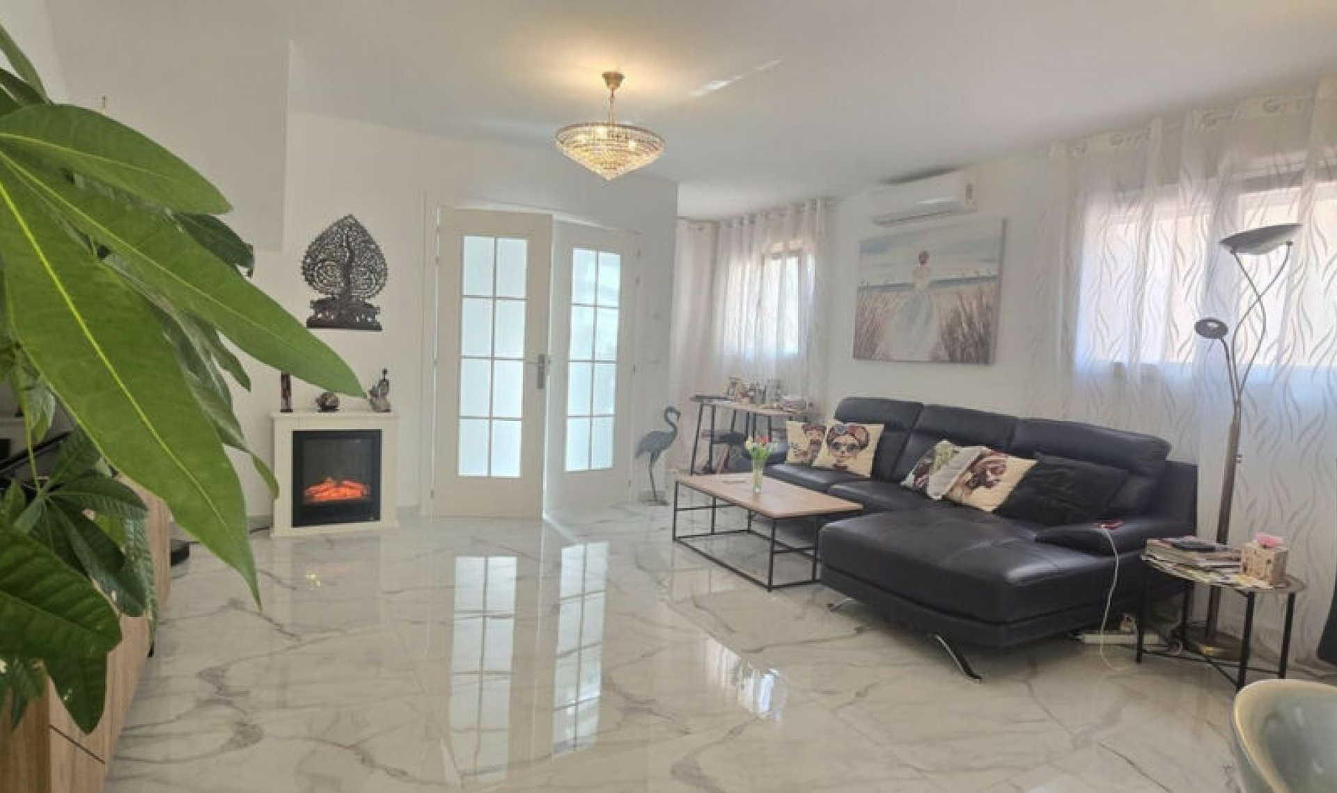 Resale - House -
Torrevieja
