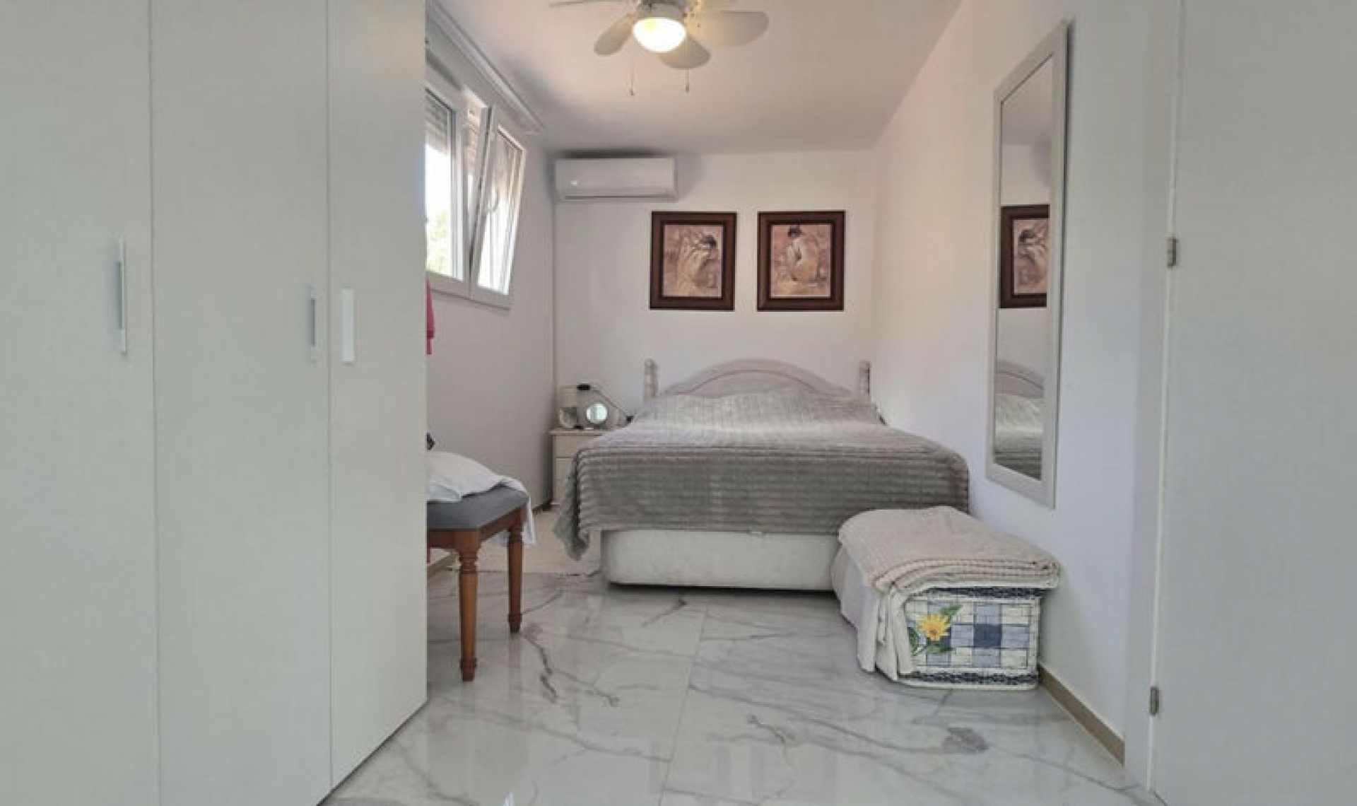 Resale - House -
Torrevieja