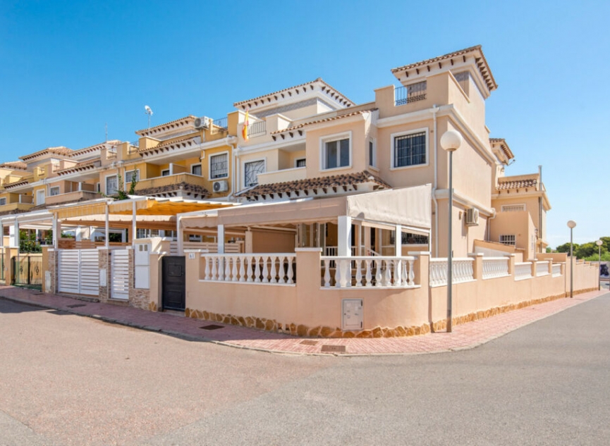 Resale - House -
Torrevieja