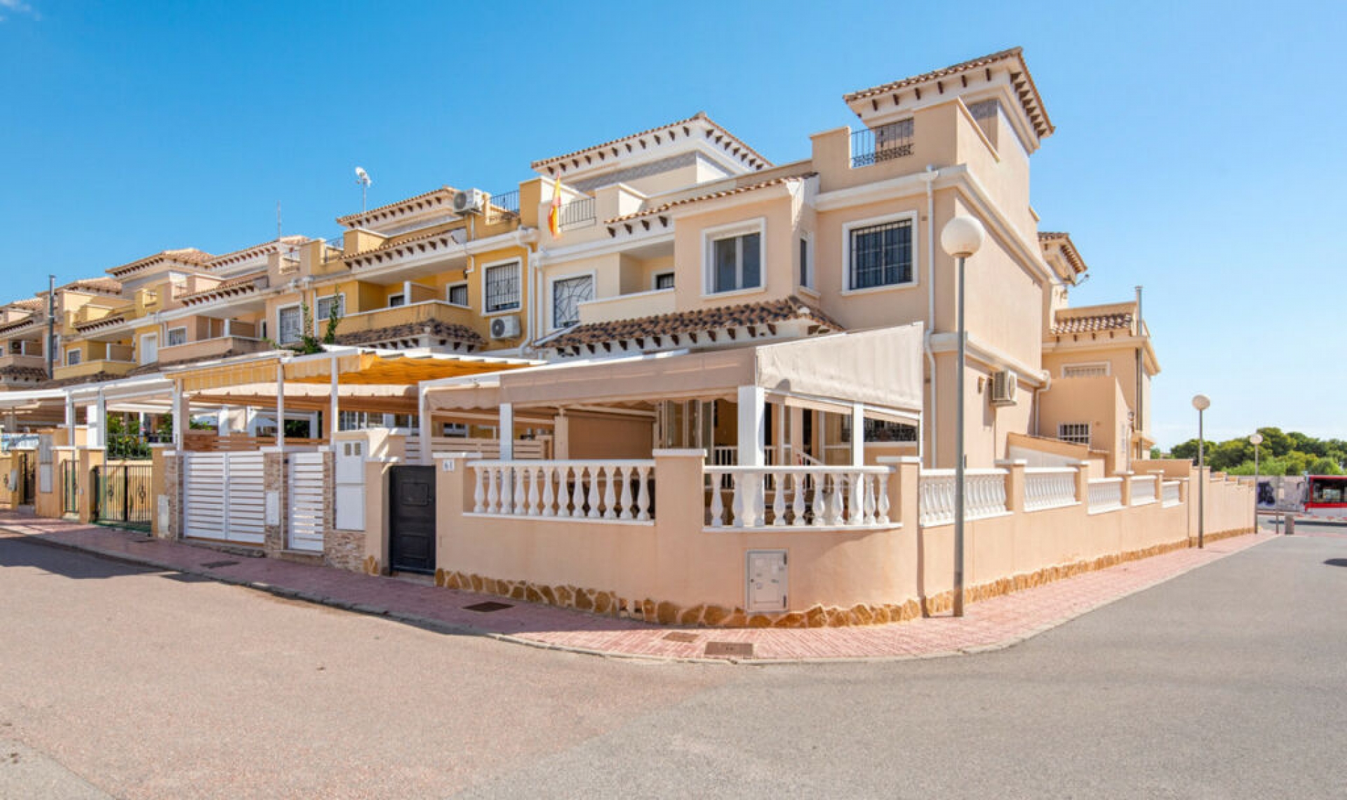 Resale - House -
Torrevieja