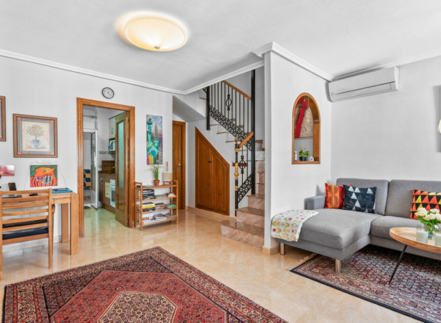 Resale - House -
Torrevieja