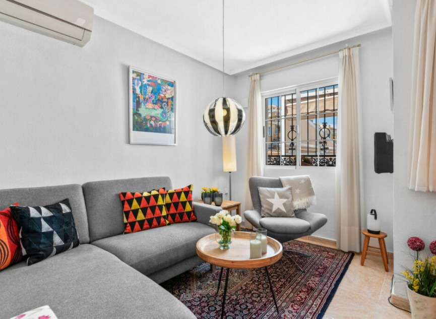 Resale - House -
Torrevieja