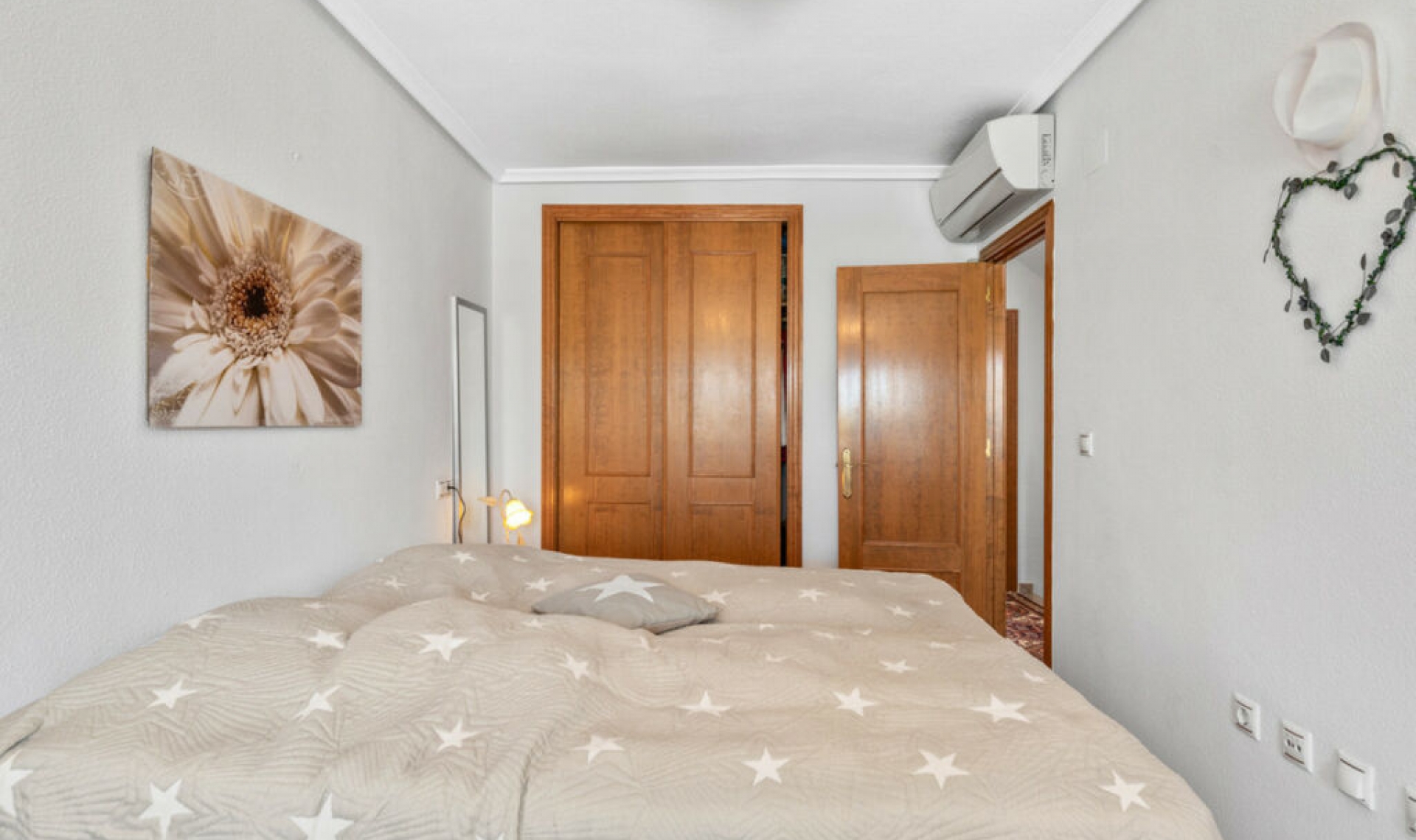 Resale - House -
Torrevieja