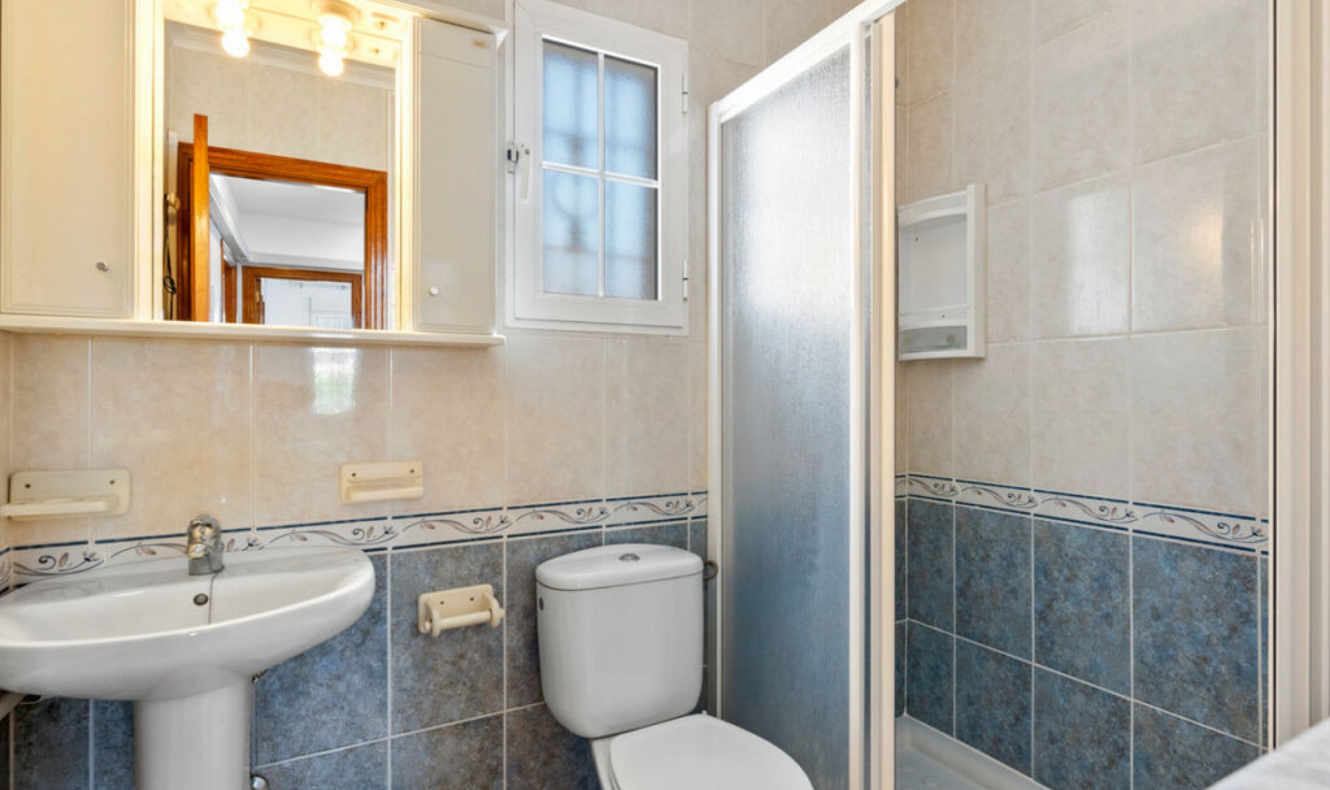 Resale - House -
Torrevieja