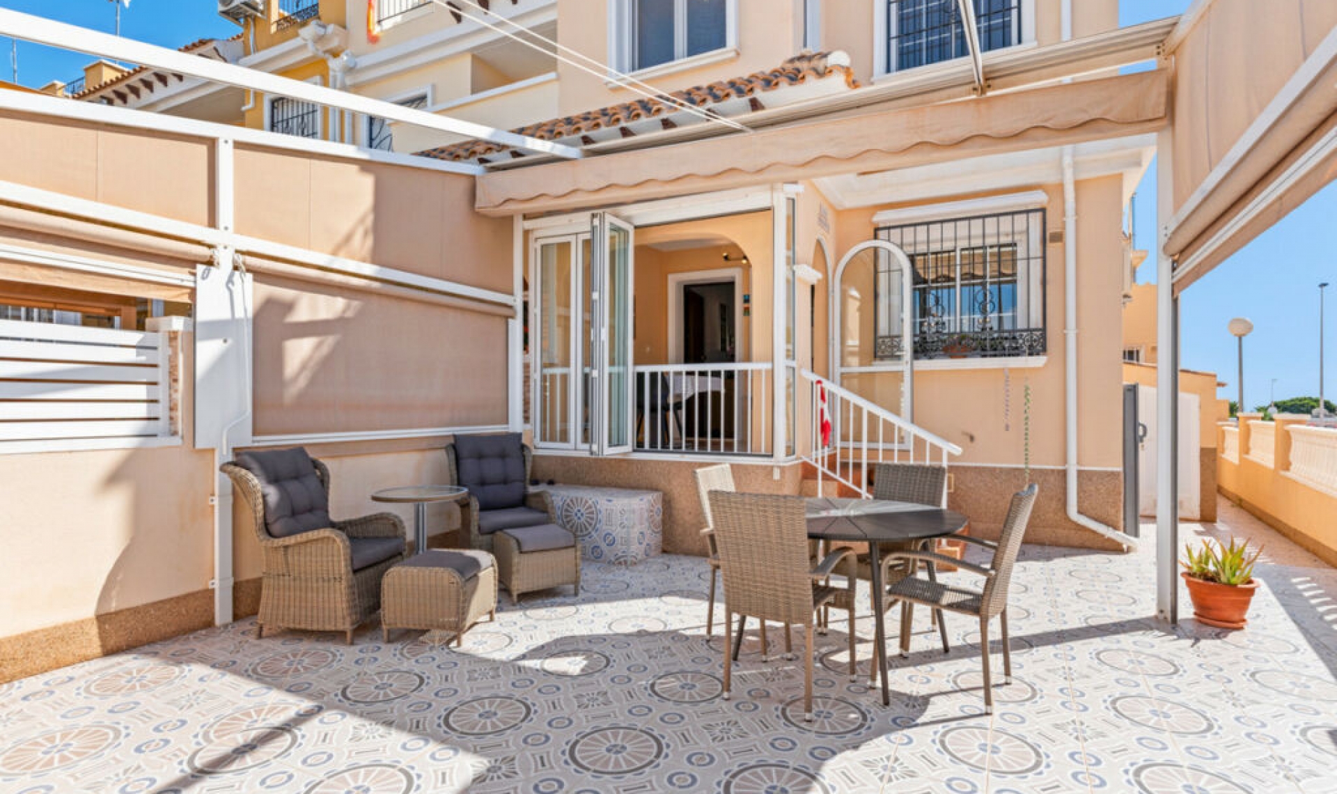 Resale - House -
Torrevieja