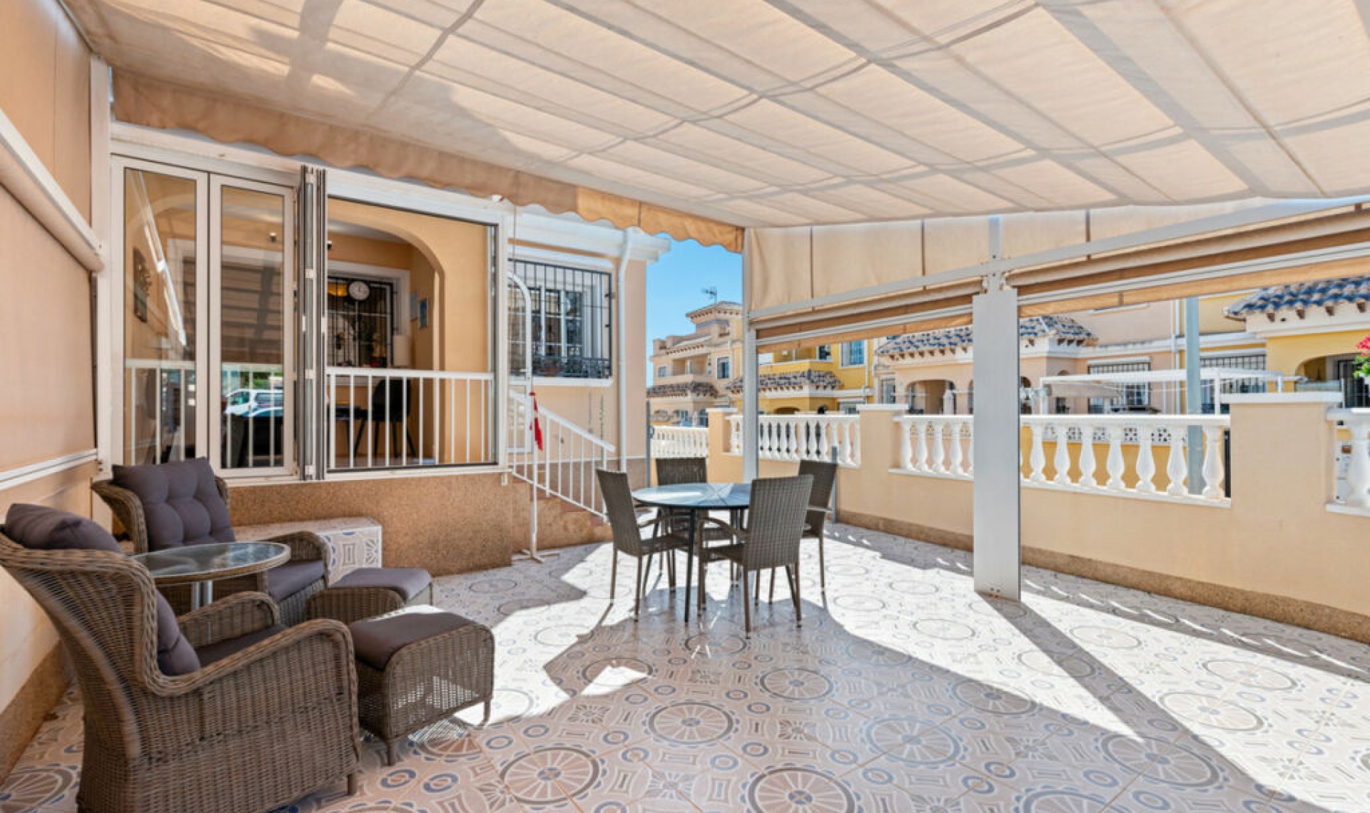 Resale - House -
Torrevieja