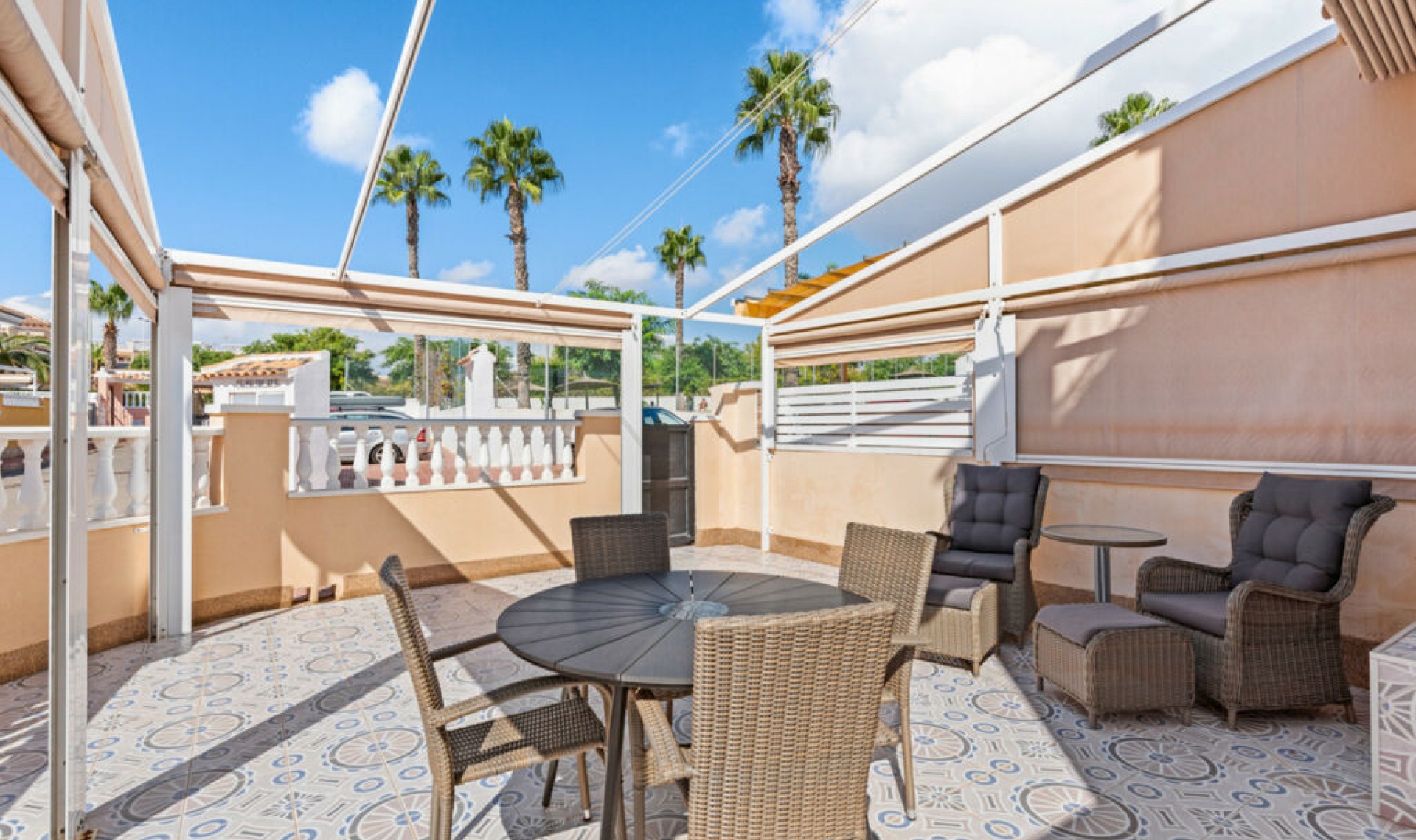 Resale - House -
Torrevieja