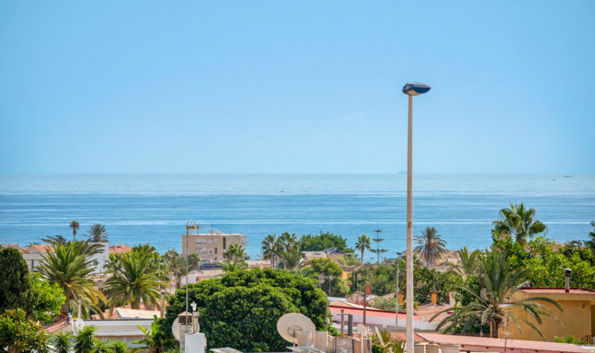 Resale - House -
Torrevieja