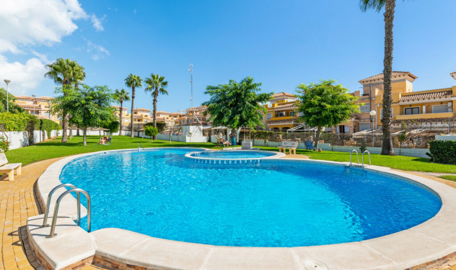 Resale - House -
Torrevieja