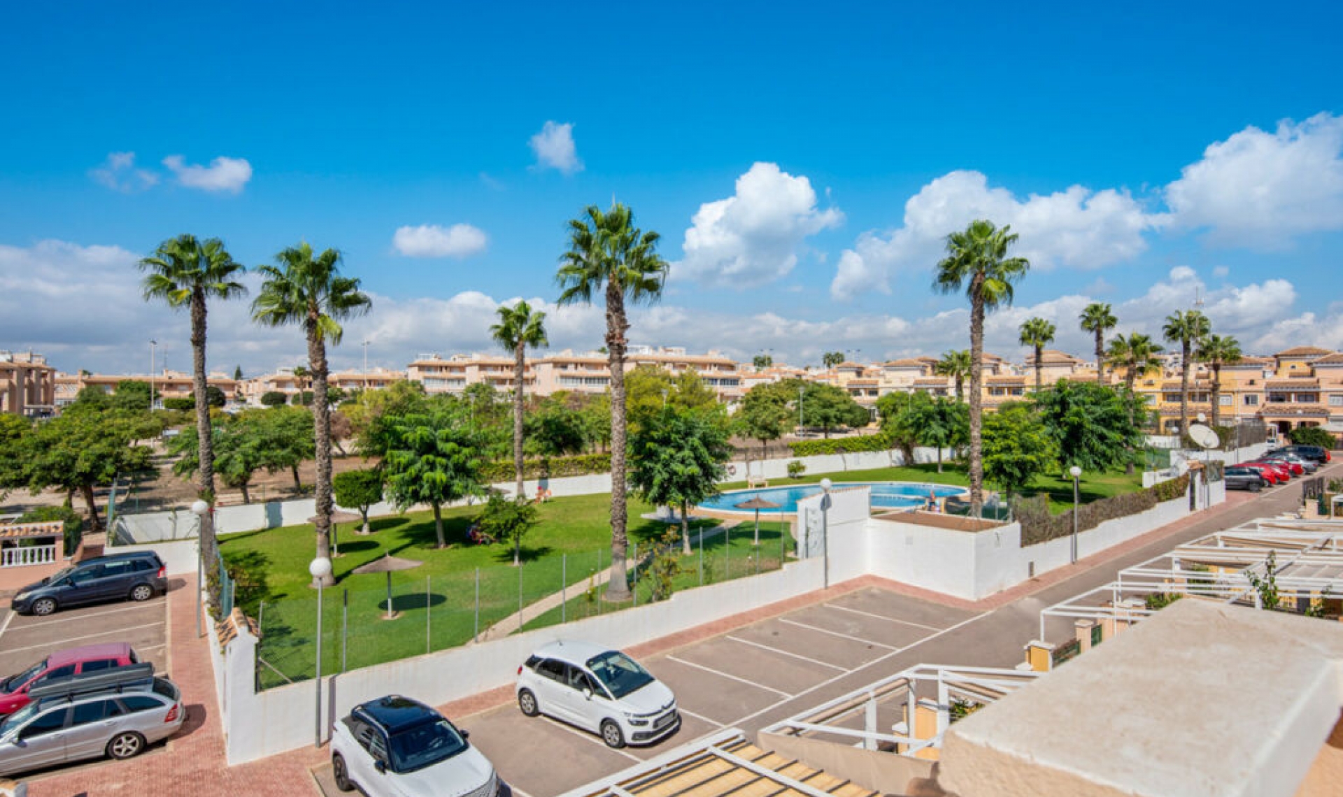 Resale - House -
Torrevieja