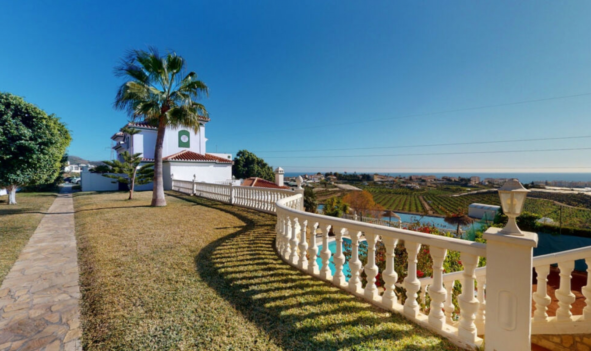 Resale - House -
Torrox Costa