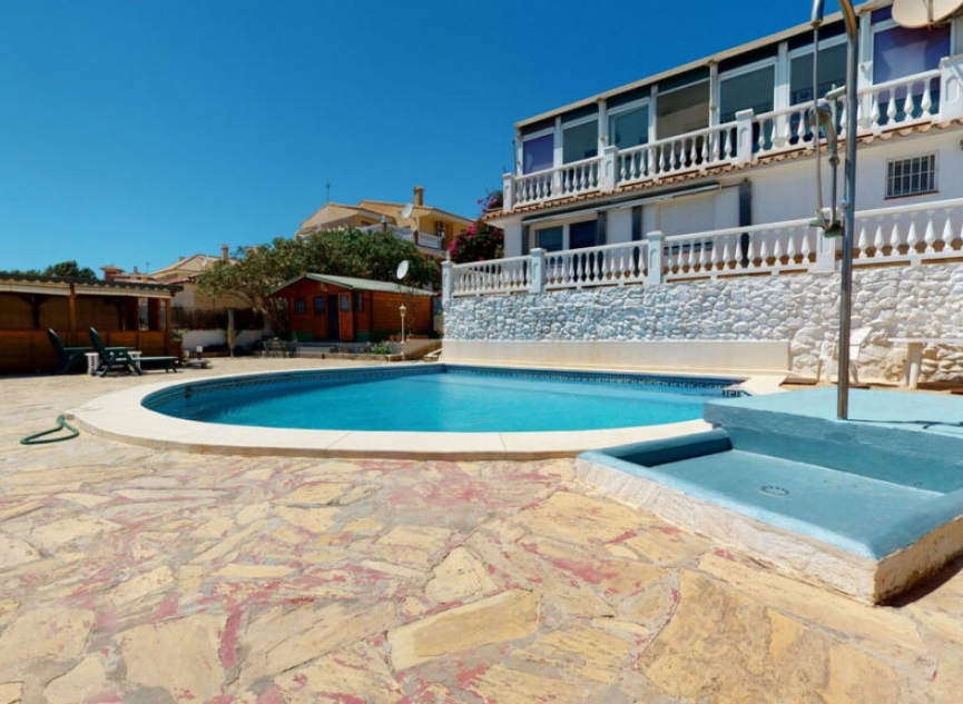 Resale - House -
Torrox Costa