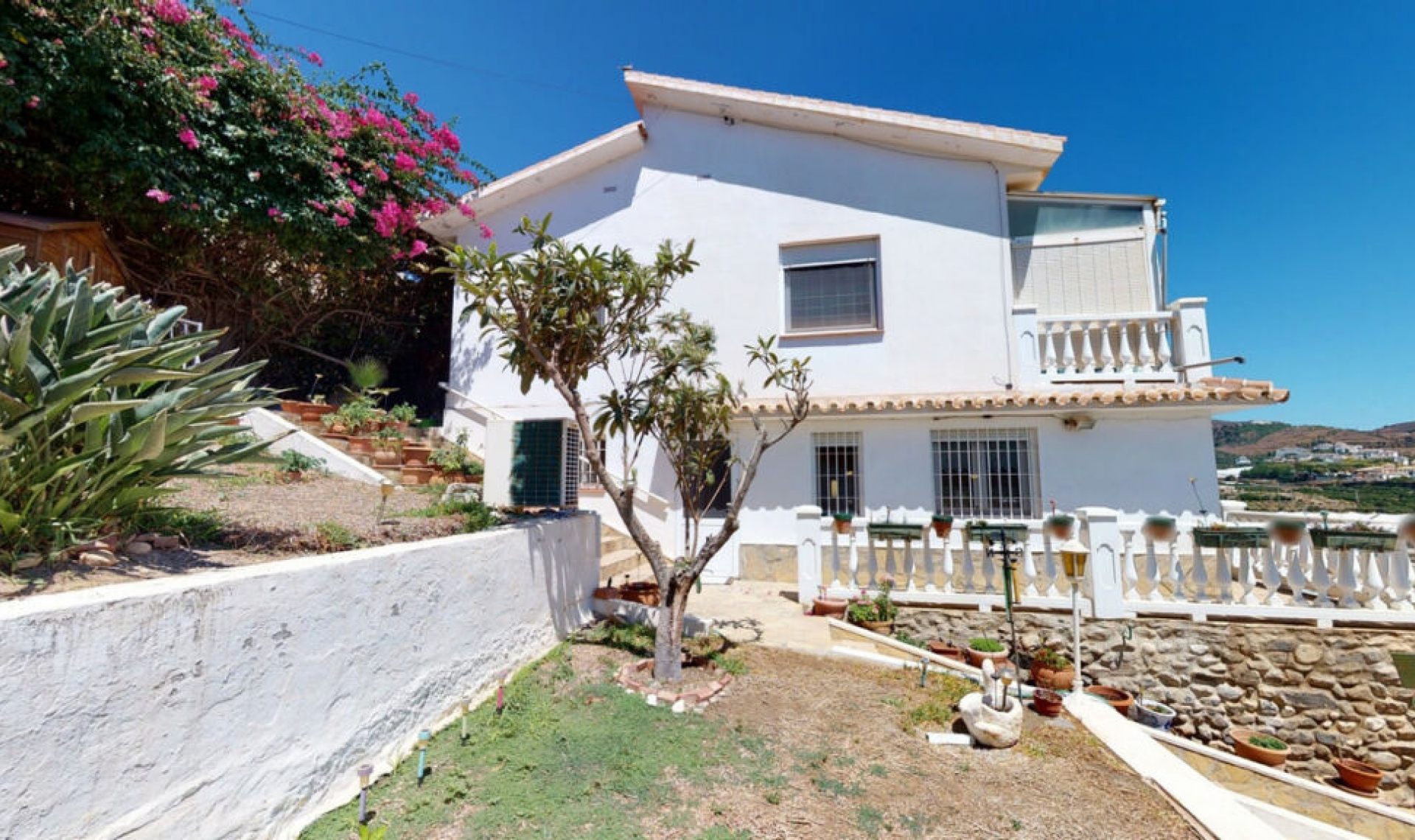 Resale - House -
Torrox Costa