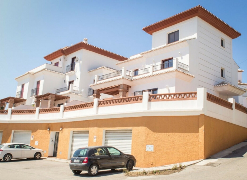 Resale - House -
Torrox Costa