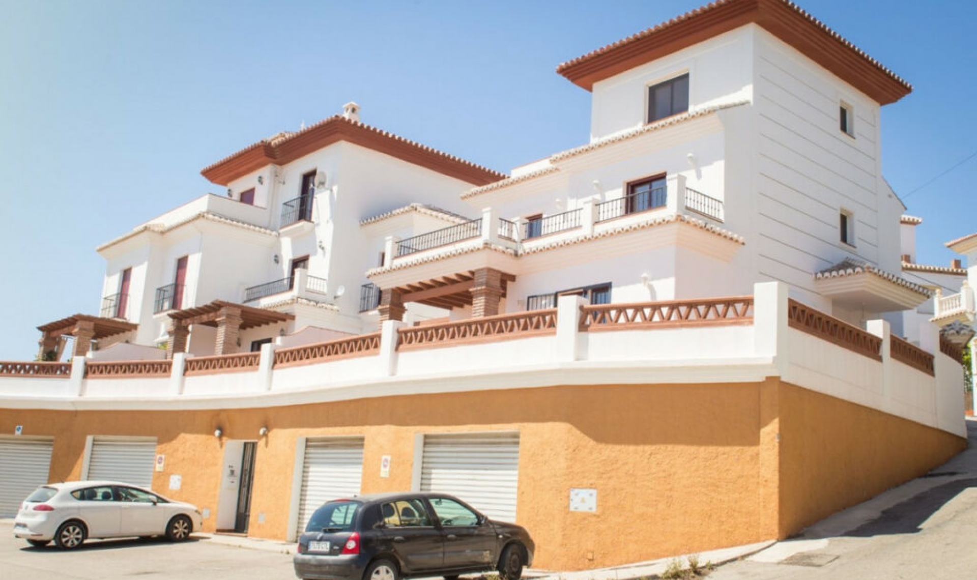 Resale - House -
Torrox Costa